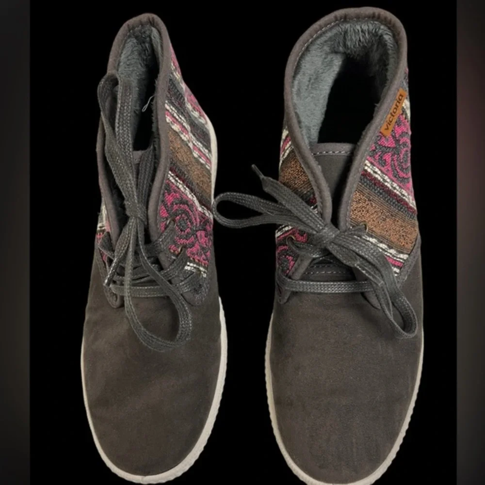 Victoria Shoes Suede Size US 7.5 EU 38 Made in Spain Southwest Design. Worn Once